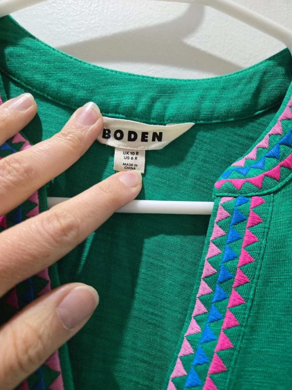 Boden: Chloe Embroidered Short Dress in Rich Emerald - Picture 5 of 7